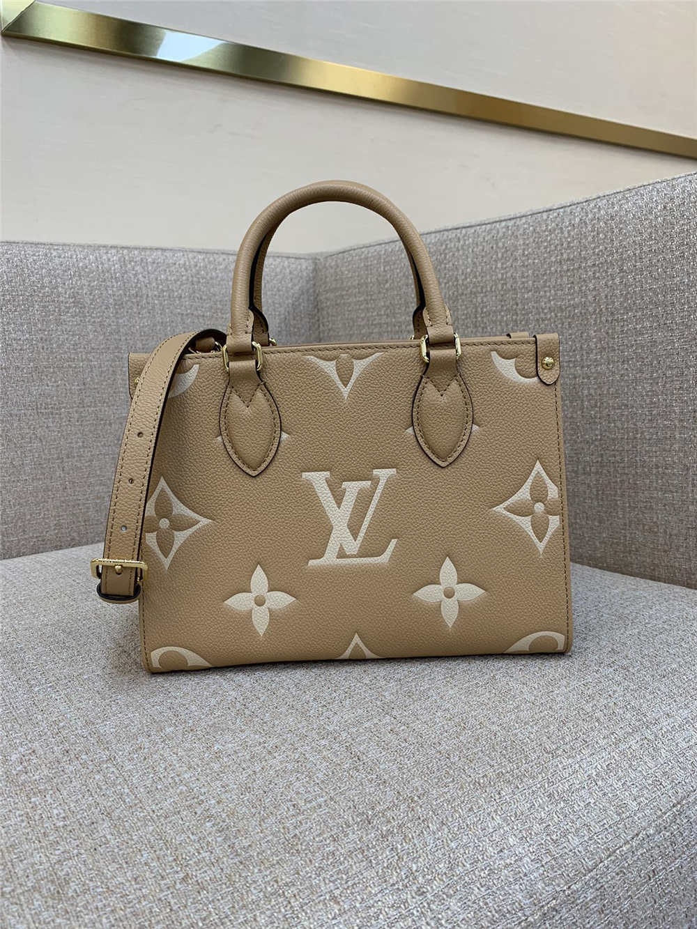 Louis Vuitton ONTHEGO M45653  size：25x19x11.5cm 2025 new 